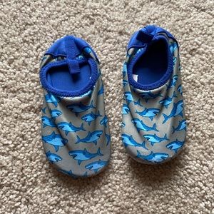 Size 7 toddler swim shoes